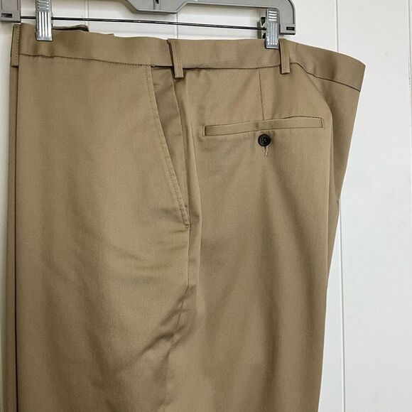 Haggar Men's Size 44x36 Premium Khaki Classic Fit No Iron Pants Trousers - Picture 2 of 15